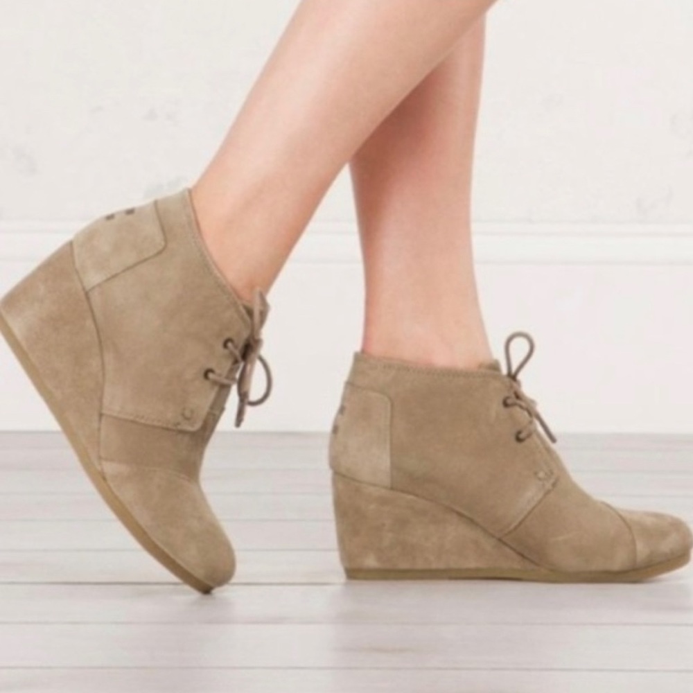 Toms Kala Lace Up Suede Wedge Ankle Booties Tan